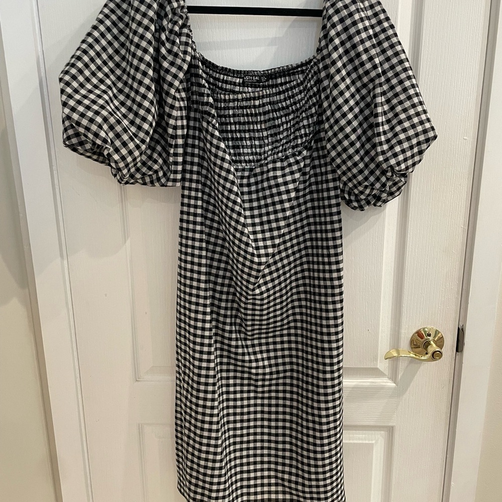 Nasty Gal Black & White Gingham Puff-Sleeve Midi Dress